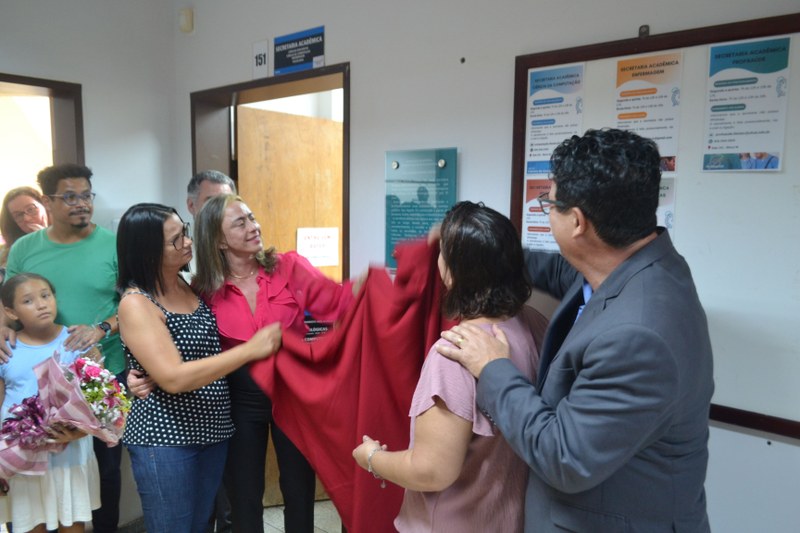 Cerimônia marca o descerramento da placa da sala "Lidiane Pereira Coelho" do Bloco M