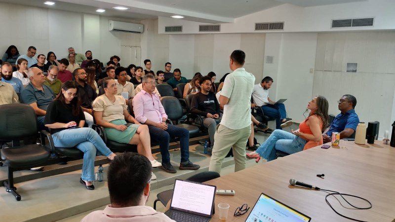 Reitoria da UFCAT se reúne com representações estudantis para dialogar sobre o fechamento do Restaurante Universitário