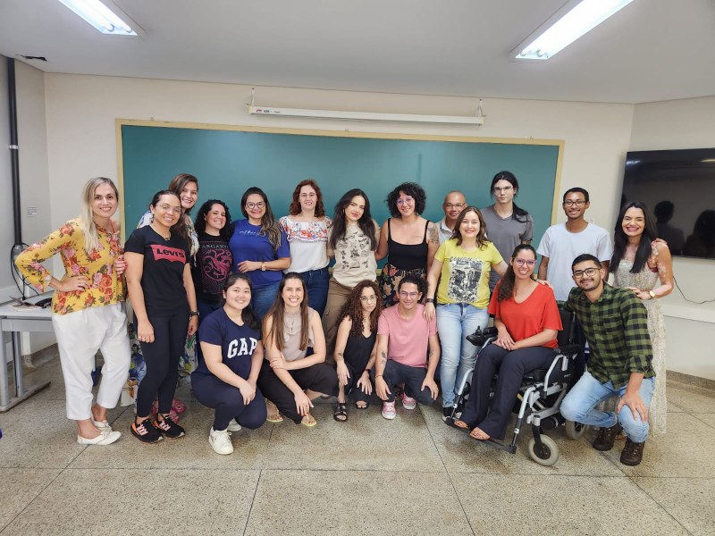 Vencedora da Olimpíada de Língua Portuguesa na categoria crônica participa de aula do Programa de Pós-Graduação em Estudos da Linguagem